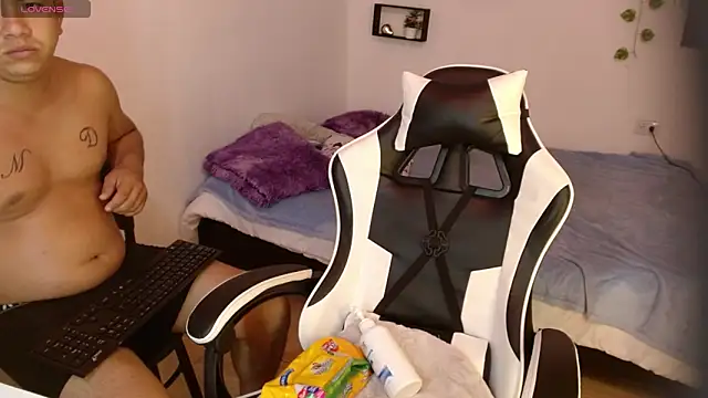 Snapshot of Couple_fantasy30 chatting on 02.15.26 Couple fantasy30 online show from 02.15.26