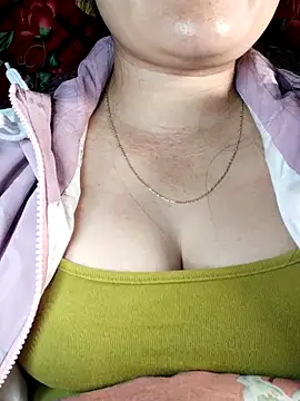 Snapshot of Reina_Fcup01 chatting on 02.04.26 Reina Fcup01 online show from 02.04.26