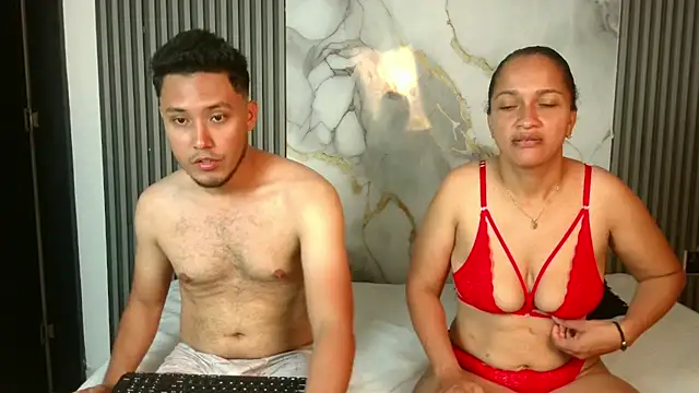 Snapshot of LunandCarlos chatting on 02.20.26 LunandCarlos online show from 02.20.26