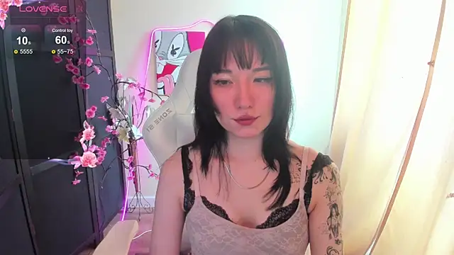 AliceeinWonderlanddd online show from 04.08.26