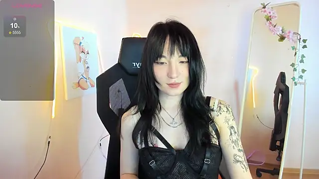 AliceeinWonderlanddd online show from 05.17.26