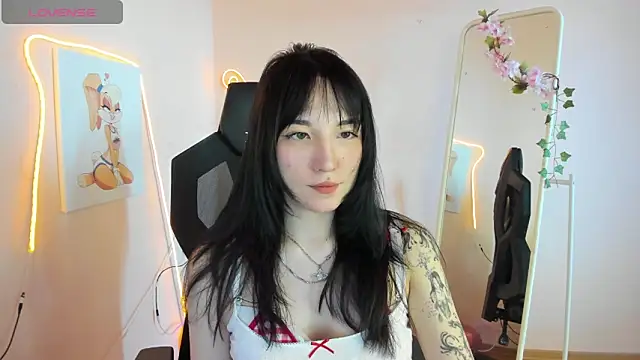 AliceeinWonderlanddd online show from 05.18.26
