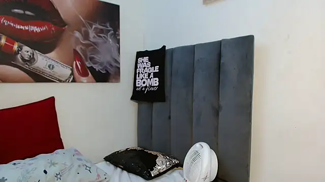 Snapshot of Moreish-06 chatting on 03.11.26 Moreish-06 online show from 03.11.26