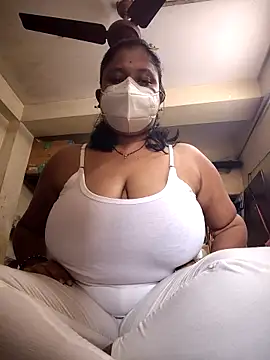 Snapshot of Curvy_Trisha chatting on 02.06.26 Curvy Trisha online show from 02.06.26