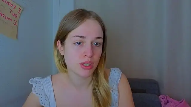 Snapshot of AnneRiver chatting on 04.01.26 AnneRiver online show from 04.01.26