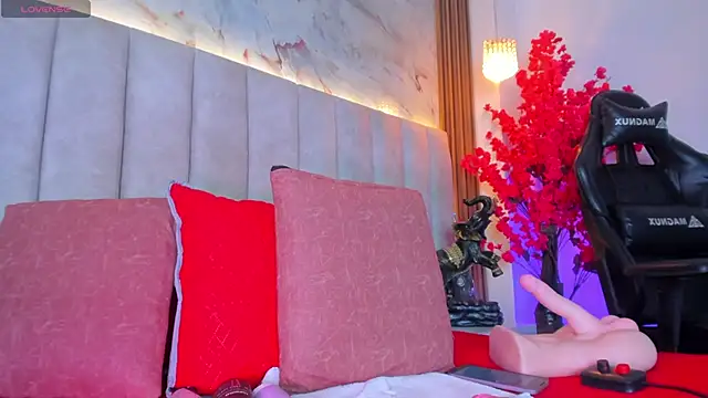 PixzyMartinez online show from 04.18.26