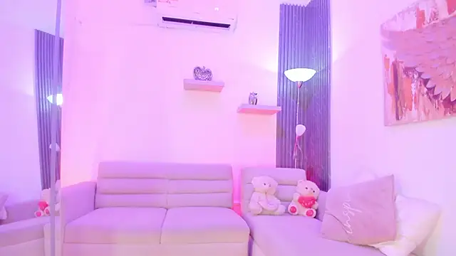 Snapshot of TAHIELA_ chatting on 02.21.26 TAHIELA online show from 02.21.26