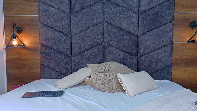 Snapshot of AnnieRouse__ chatting on 02.04.26 AnnieRouse online show from 02.04.26