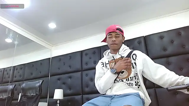 TonnyMarck online show from 02.04.26