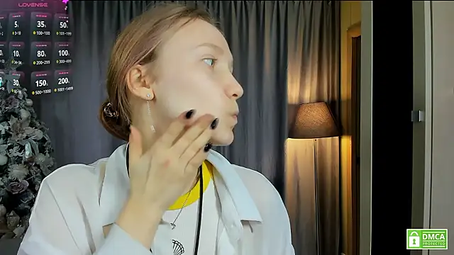 Cutie Ellis online show from 03.15.26