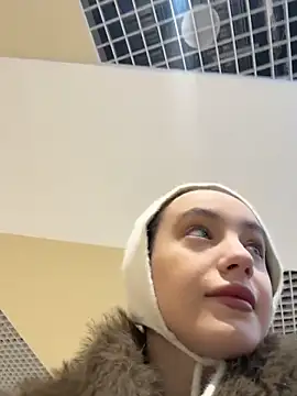 Snapshot of MiaTee chatting on 02.13.26 MiaTee online show from 02.13.26