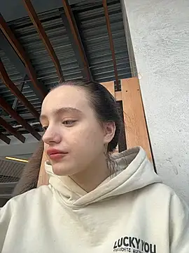 Snapshot of MiaTee chatting on 02.28.26 MiaTee online show from 02.28.26