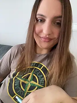 Snapshot of AliceDesmee chatting on 02.14.26 AliceDesmee online show from 02.14.26
