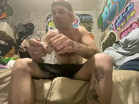 Snapshot of gothboiplzty chatting on 06.10.26 gothboiplzty online show from 06.10.26