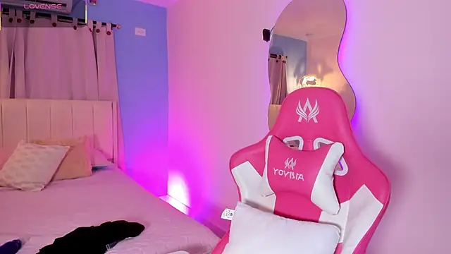 Snapshot of LOU_22_ chatting on 02.21.26 LOU 22 online show from 02.21.26