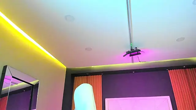 MiaTorres4 online show from 04.24.26