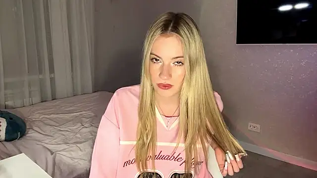 Snapshot of Between_Eeys chatting on 02.02.26 Between Eeys online show from 02.02.26