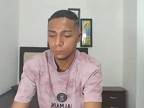 Snapshot of hotboyluxe chatting on 02.15.26 hotboyluxe online show from 02.15.26