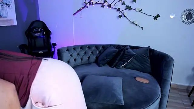 Mia Davis   online show from 05.01.26