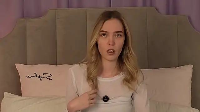 NikkiRyx online show from 04.15.26