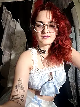 Snapshot of Persefoha chatting on 04.28.26 Persefoha online show from 04.28.26