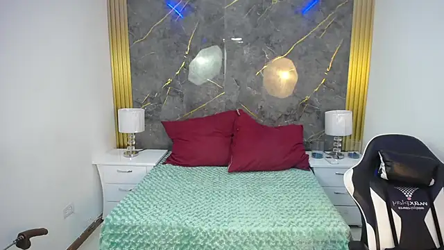 JORDAN MOOR online show from 04.01.26