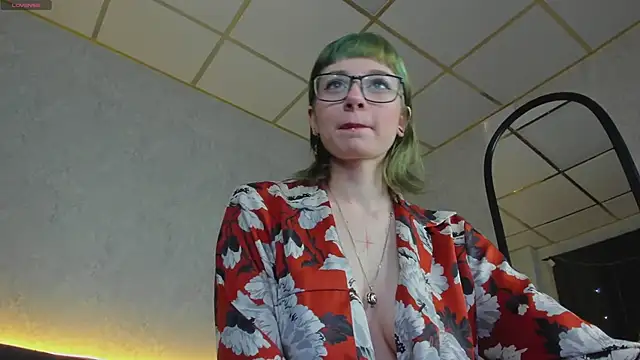 Scarle Whisper online show from 02.27.26