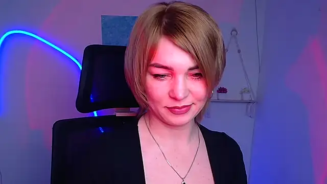 Snapshot of CuttieEmma chatting on 02.12.26 CuttieEmma online show from 02.12.26