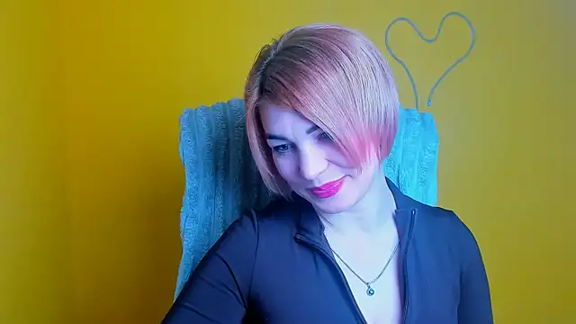CuttieEmma online show from 04.05.26