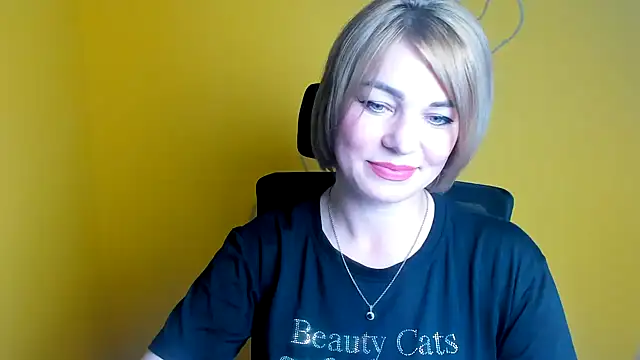 Snapshot of CuttieEmma chatting on 06.26.26 CuttieEmma online show from 06.26.26