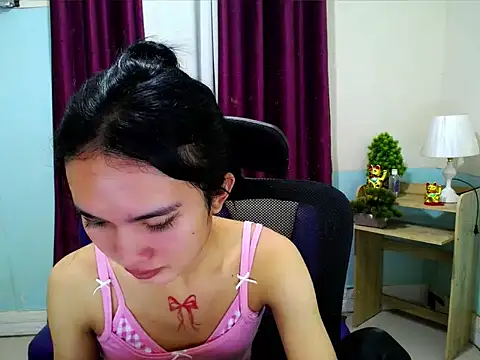 Snapshot of devine_goddess chatting on 05.08.26 devine goddess online show from 05.08.26