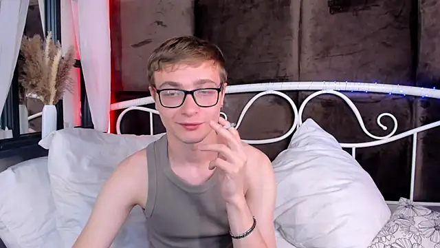 Snapshot of Emmit_Barker chatting on 07.09.26 Emmit Barker online show from 07.09.26