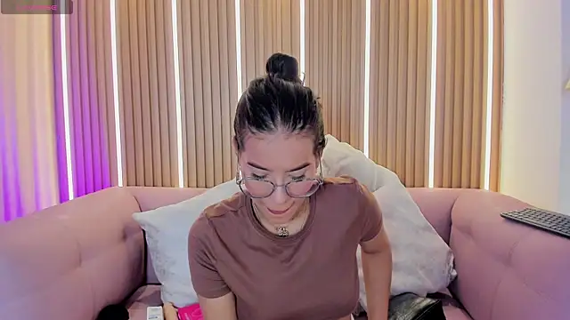 Luna Millers online show from 07.09.26