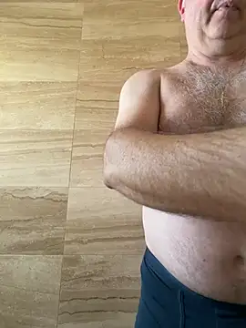 Snapshot of YachtCaptain10 chatting on 04.12.26 YachtCaptain10 online show from 04.12.26