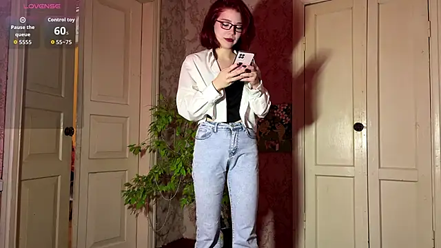 Snapshot of LaurynGeisinger chatting on 02.24.26 LaurynGeisinger online show from 02.24.26