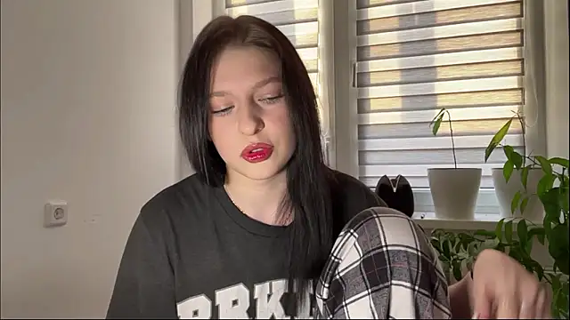 Sarahsolara online show from 02.19.26