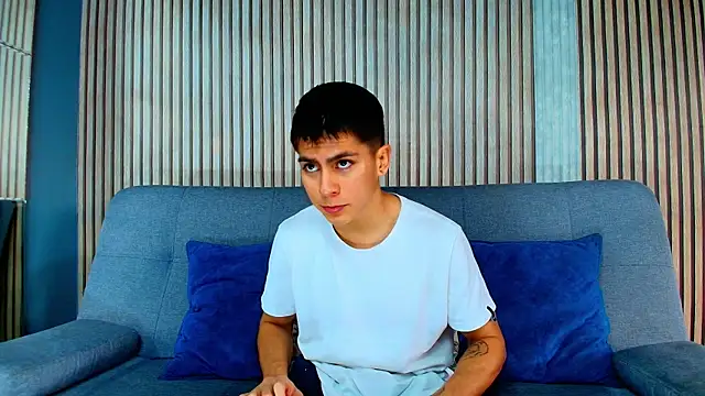 Snapshot of Aron_pulse chatting on 02.21.26 Aron pulse online show from 02.21.26