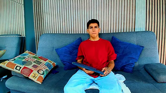 Snapshot of Aron_pulse chatting on 02.26.26 Aron pulse online show from 02.26.26