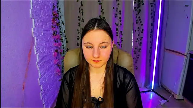 Snapshot of EvaxCharm chatting on 02.11.26 EvaxCharm online show from 02.11.26