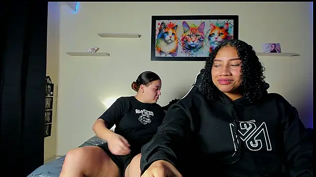 Snapshot of meredit_cris23 chatting on 02.13.26 meredit cris23 online show from 02.13.26