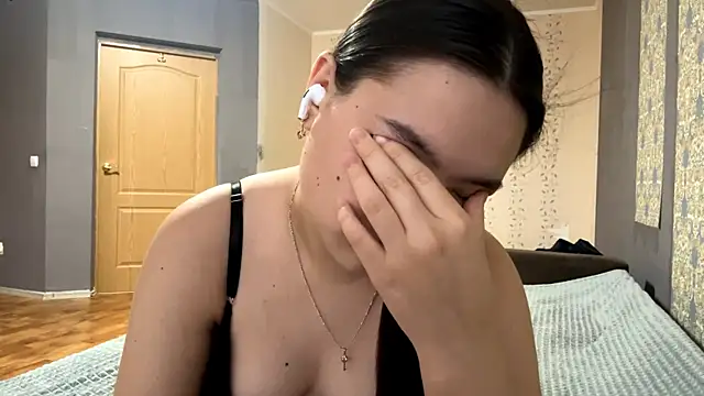 Snapshot of Ayazyn chatting on 02.16.26 Ayazyn online show from 02.16.26