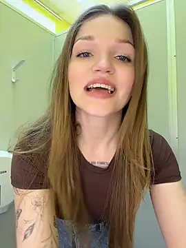 Snapshot of StreetSquirt chatting on 05.27.26 StreetSquirt online show from 05.27.26