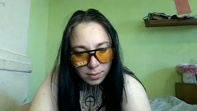 Snapshot of MillaSourety chatting on 05.04.26 MillaSourety online show from 05.04.26