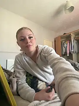 Snapshot of Paige_love chatting on 04.23.26 Paige love online show from 04.23.26