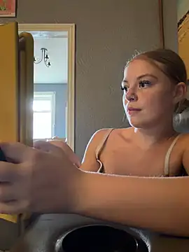 Snapshot of Paige_love chatting on 07.22.26 Paige love online show from 07.22.26