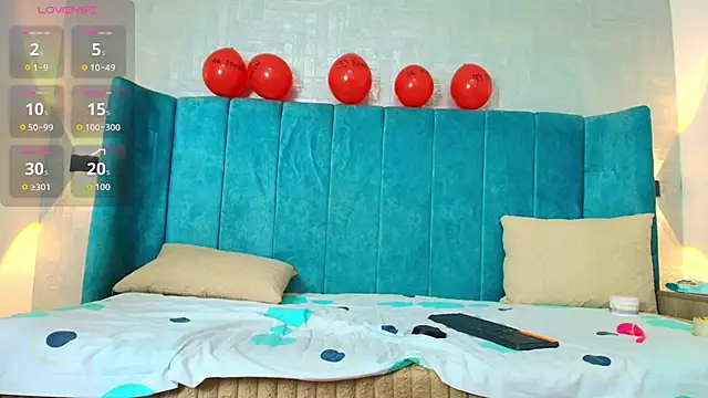 Snapshot of dulcenena_moon chatting on 02.14.26 dulcenena moon online show from 02.14.26