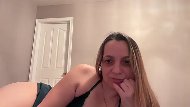 Snapshot of ShyFlameLive chatting on 02.11.26 ShyFlameLive online show from 02.11.26