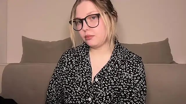 Ophelia Ritz online show from 03.05.26