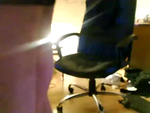Snapshot of NylonSlave32 chatting on 06.11.26 NylonSlave32 online show from 06.11.26