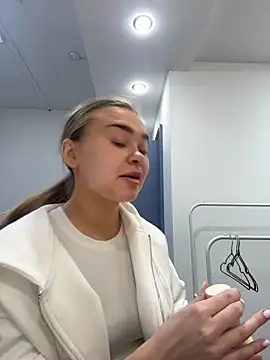 Snapshot of MonicaWestt chatting on 03.19.26 MonicaWestt online show from 03.19.26